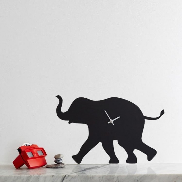 ELEPHANT CLOCK WITH WAGGING TAIL