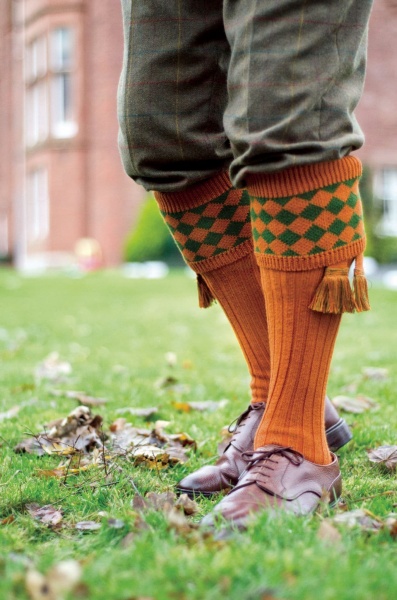 House Of Cheviot Men's Chessboard Socks - Burnt Orange/Ivy Green