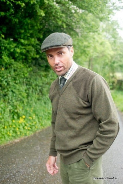 Lansdown Country Light Weight V-Neck Shooting Jumper With Patches - Forest Green.