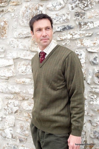 Lansdown Country Medium Weight V-Neck Shooting Jumper Without Patches - Forest Green.