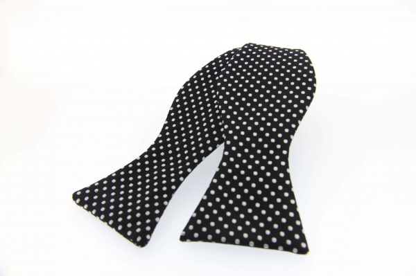 Soprano Woven Self-Tied Black Spotted Country Silk Bow Tie