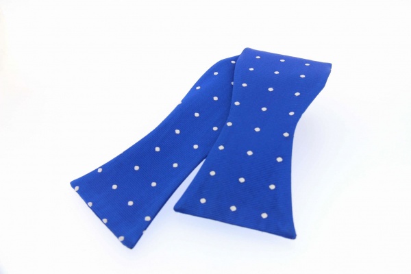 Soprano Woven Self-Tied Blue Spotted Country Silk Bow Tie