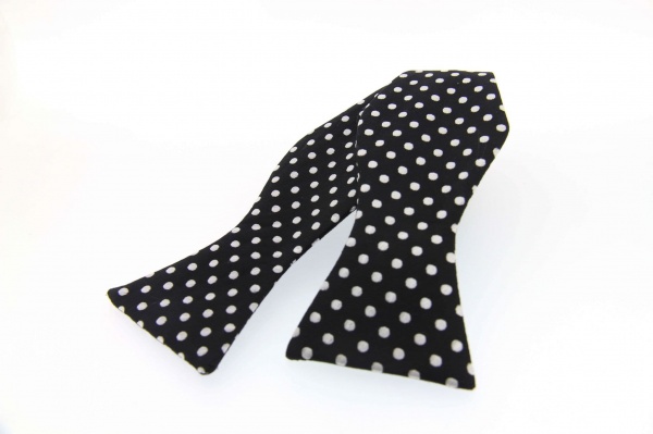 Soprano Woven Self-Tied Large Black Spotted Country Silk Bow Tie