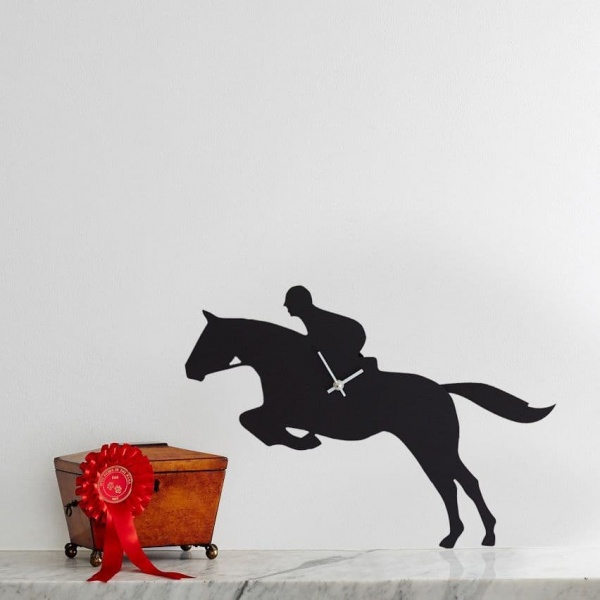 THE SHOWJUMPER CLOCK  WITH WAGGING TAIL
